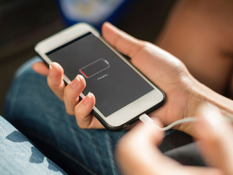 5 اشتباه رایج که باعث مصرف بیشتر باتری گوشی همراه می‌شود!
