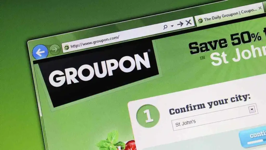 Groupon یک پلتفرم آنلاین است که به شما امکان خرید کوپن‌های تخفیف و پیشنهادات ویژه را برای محصولات و خدمات مختلف می‌دهد. 