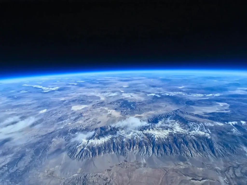 تصاویر مربوط به دوربین سامسونگ از بالای جو زمین - لاگ مدیا