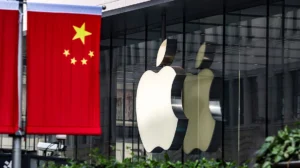 به دستور دولت چین، اپل واتاپ و تردز را از پلی‌استور حذف کرد