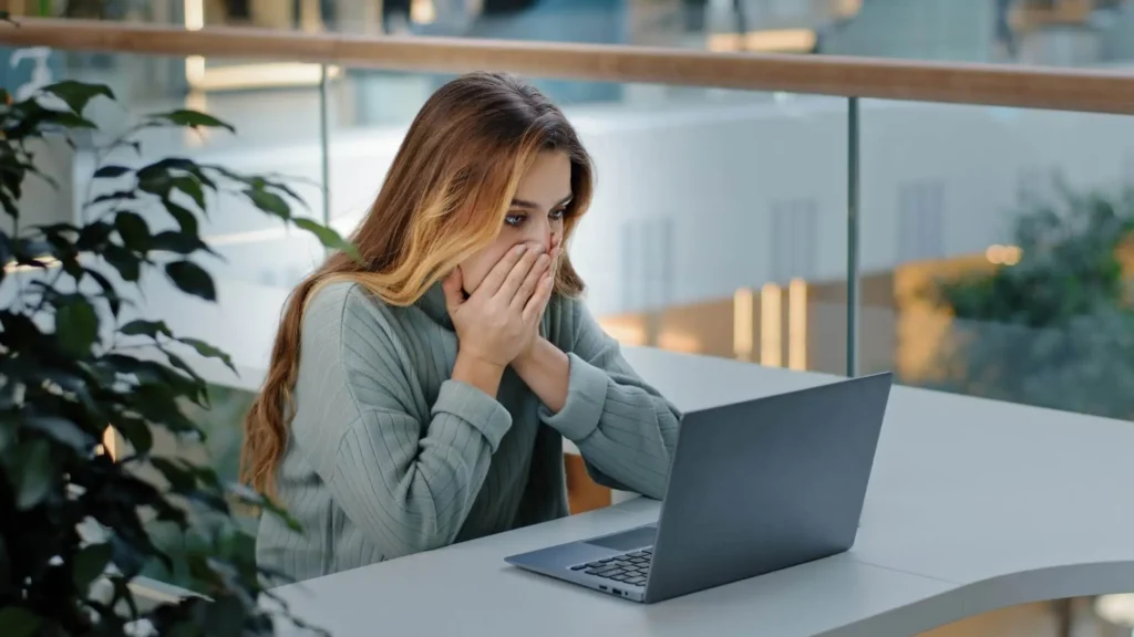 داکسینگ چیست و چگونه از خود در مقابل داکسینگ مراقبت کنیم - لاگمدیا