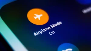 ویژگی ها و امکانات واقعی حالت پرواز گوشی - لاگمدیا