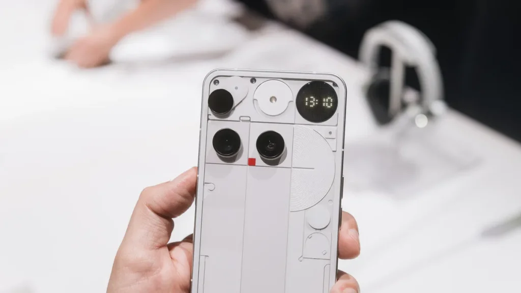 باتری هوشمند گوشی ناتینگ 3 در شارژ کردن شب تا صبح - لاگ‌مدیا