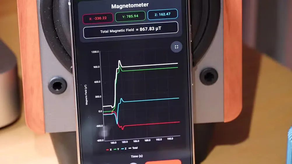چگونه با گوشی موبایل فلزیابی کنی؟ - لاگ‌مدیا